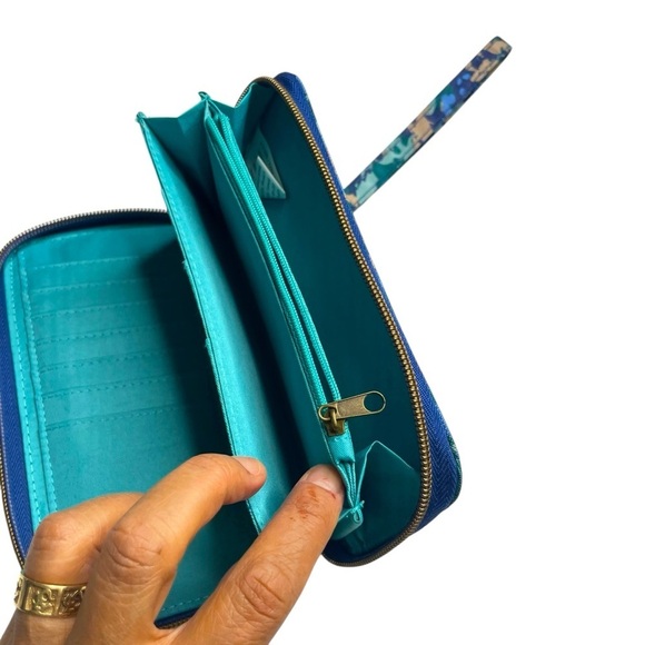 Travelon~Wristlet\ Wallet, Floral Geometric Blues & Tan, Excellent Condition! - Picture 9 of 13